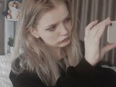 PetrinaKoehl - blond female webcam at LiveJasmin