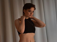 PhoebeJones - female with brown hair webcam at xLoveCam