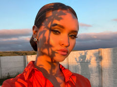 PolinaRoman - blond female webcam at LiveJasmin