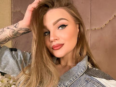 PollyMure - blond female webcam at LiveJasmin