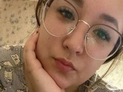 PoppiTailor from LiveJasmin