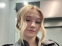 EarthaGault - female with brown hair and  big tits webcam at LiveJasmin