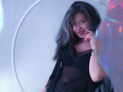 PricelessMargot - female with brown hair webcam at LiveJasmin