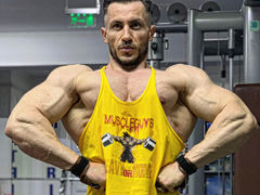 PumpIron from LiveJasmin