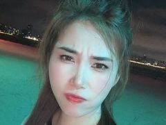 Qinbao - female with black hair and  big tits webcam at LiveJasmin