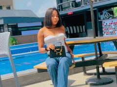 Quincyberry - female with black hair webcam at LiveJasmin