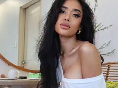 QuinnIvy - shemale with black hair webcam at LiveJasmin