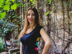 RafaellaTrueLove - female with brown hair and  big tits webcam at LiveJasmin