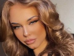 RainaGaravaglia - female with brown hair webcam at LiveJasmin