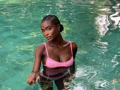 DebbieNoah - female with black hair and  big tits webcam at LiveJasmin