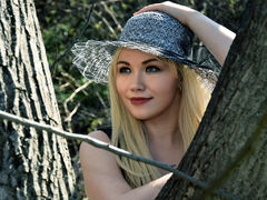 LunatheVampire - female with red hair and  small tits webcam at ImLive