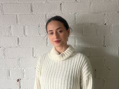 RamonaKirbo - female with brown hair webcam at LiveJasmin