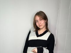 RashidaPhillippi - female with brown hair webcam at LiveJasmin