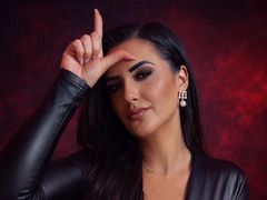 AvalonSnow - female with black hair and  big tits webcam at LiveJasmin