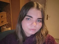 RedaChinzi - female with brown hair webcam at LiveJasmin