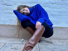 ReginaRedFlame - blond female with  small tits webcam at LiveJasmin