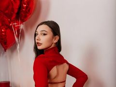 ReginaRobinson - female with brown hair webcam at LiveJasmin