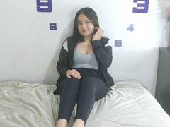 ReiniraSmit - female with black hair webcam at LiveJasmin