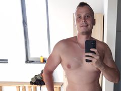 ReutherrMorris - male webcam at LiveJasmin