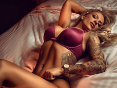 Reyquinn - female with brown hair and  big tits webcam at LiveJasmin