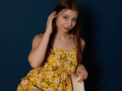 RinaAshley - female with brown hair webcam at LiveJasmin