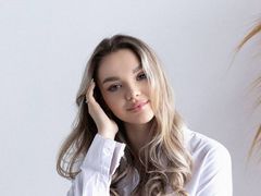 RivaSwango - blond female webcam at LiveJasmin