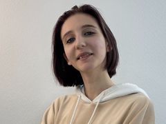 RobbynGaudino - female with brown hair webcam at LiveJasmin