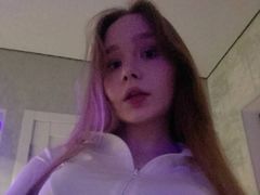 RobertaSaul - female with brown hair webcam at LiveJasmin