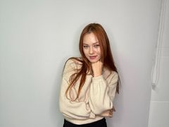 RobertoHoth - female with red hair webcam at LiveJasmin