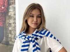 RobinDusch - female with brown hair webcam at LiveJasmin