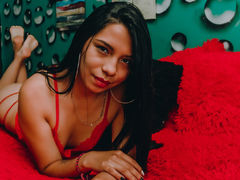 CarolGonzalez - female with black hair webcam at LiveJasmin