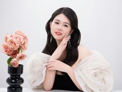 RoseVrabel - female with black hair and  big tits webcam at LiveJasmin