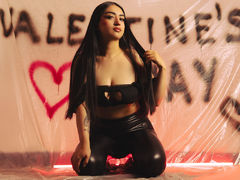MadieGrave - female with black hair and  big tits webcam at LiveJasmin