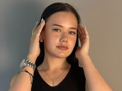 RowenaBrow from LiveJasmin