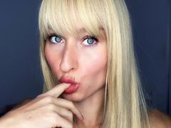 RoxanneEclipse - female with brown hair and  small tits webcam at LiveJasmin