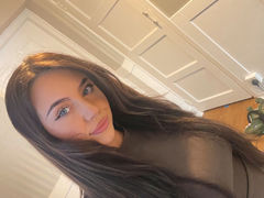 Roxiigirl - female with brown hair and  big tits webcam at LiveJasmin