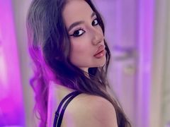 RoxyWray - female with brown hair webcam at LiveJasmin