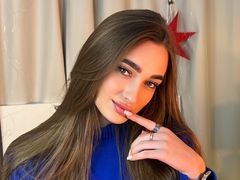 RozzaliGlow from LiveJasmin