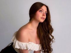 GloriaWoods - female with brown hair webcam at LiveJasmin