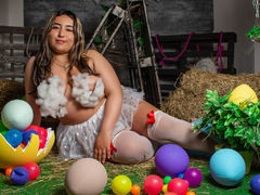 SalomeCrofort - female with brown hair and  big tits webcam at LiveJasmin