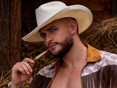 SalvatoreMoretti from LiveJasmin