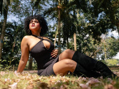 Samanta073 - female with brown hair and  big tits webcam at ImLive