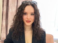 SamanthaOneil - female with brown hair webcam at LiveJasmin