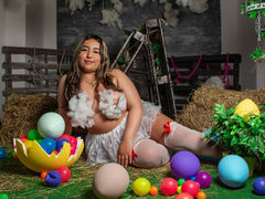 SalomeCrofort - female with brown hair and  big tits webcam at LiveJasmin