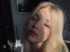 SandiTarrant - blond female webcam at LiveJasmin