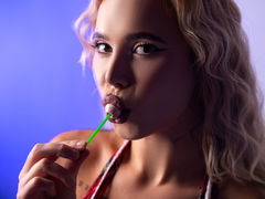 SandraDymond - blond female webcam at LiveJasmin