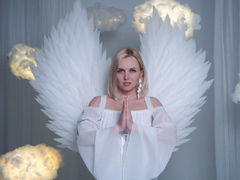 SandraGray - blond female webcam at LiveJasmin