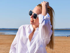 SandraGray - blond female webcam at LiveJasmin