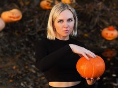 SandraGray - blond female webcam at LiveJasmin