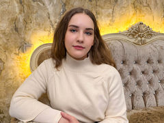 SandraOvens - blond female webcam at LiveJasmin